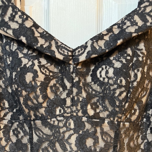 R&M Richards Black and Tan Shimmer Off-the-Shoulder Gown Lace & Shimmer NYE - Picture 4 of 6